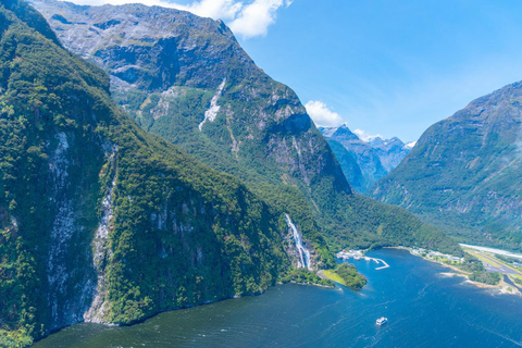 Milford Sound Panoramic Helicopter Tour | 50-Min Experience