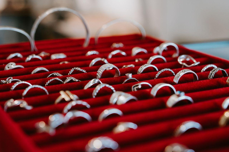 Uluwatu: Aula e workshop de prata Krisna