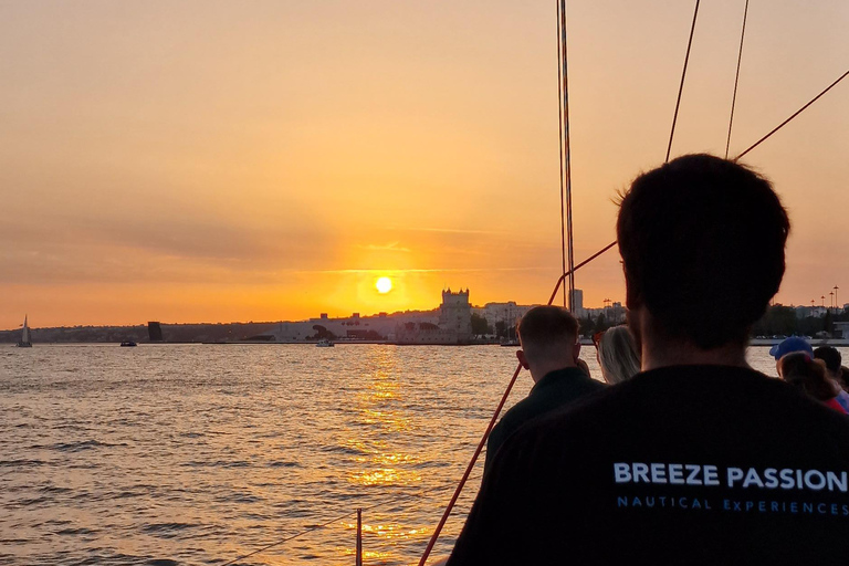 Lisbon: Sunset Sailing with Drinks