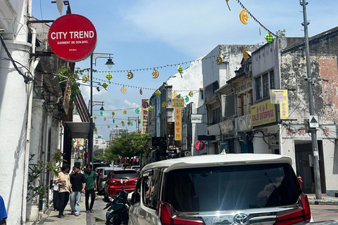 Penang Guided Day Tour with Georgetown, Batik & Beach Sunset