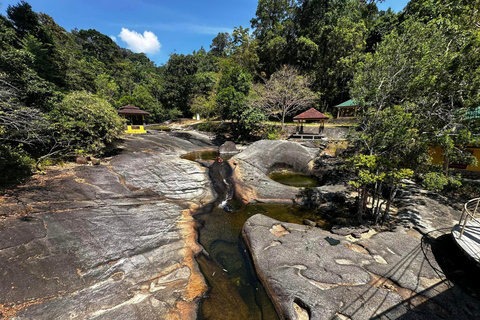 Les chutes d&#039;eau des sept puits et la piscine bleue sacrée