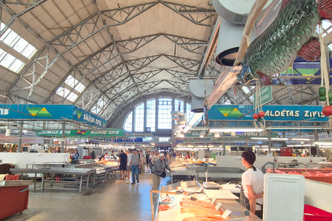 Riga: Old Town E-Bus Tour and Central Market Food Tasting
