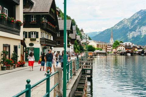 Vienna: escursione di un giorno ad Hallstatt e alle vette alpine con ascensore SkywalkEscursione di un giorno con servizio di prelievo in hotel selezionati