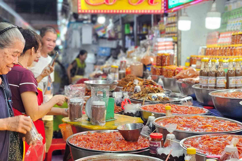 Hue: Excursão gastronómica a pé com serviço de busca no hotel e guia local