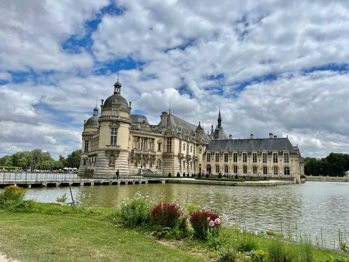 Große Ställe des Prinzen de Conde & Schloss Chantilly