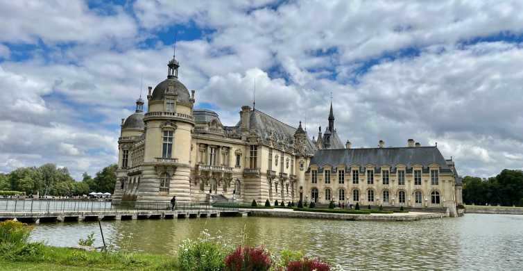 Prince de Conde'i suured tallid ja Chantilly palee