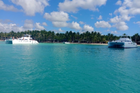 Isla Saona: Excursión con catamarán y lancha rápidaIsla Saona: destaca el viaje en catamarán y lancha rápida