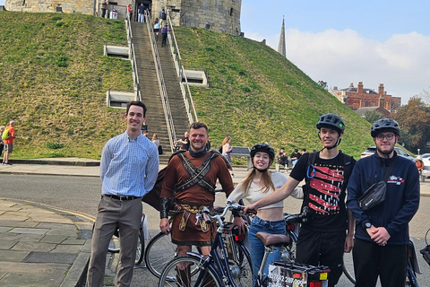 Visita York: Tour guiado na cidade em eBike com factos históricos divertidos