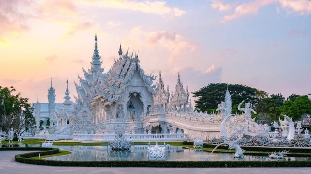 Chiang Mai: White & Blue Temples, Black House & Hill Tribes