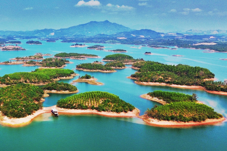 Lunch cruise on Vang Vieng Lake