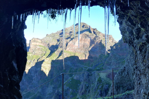 Pico do Arieiro to Pico Ruivo Hike with Transfer & Ticket