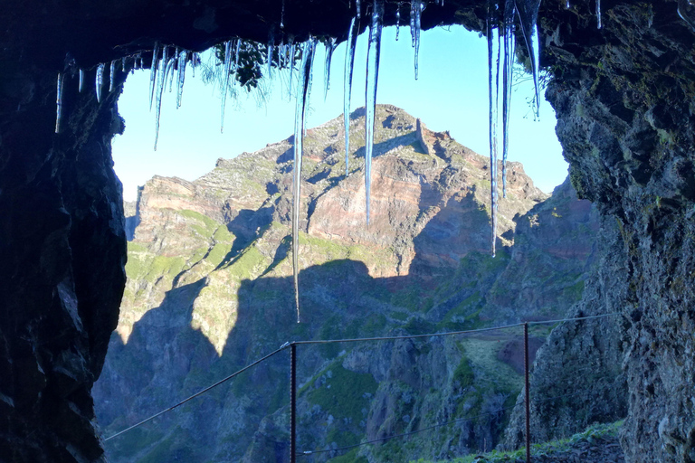 Pico do Arieiro to Pico Ruivo Hike with Transfer & Ticket
