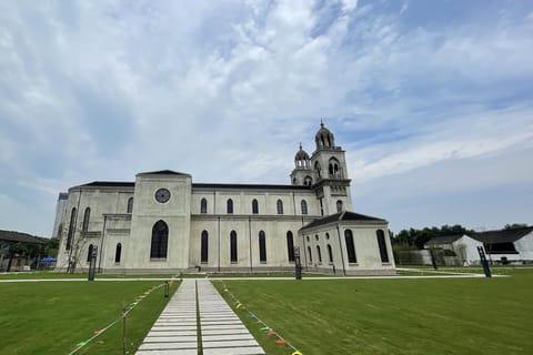 Jiaxing: Old Town, Cathedral & Lake Private Day Trip