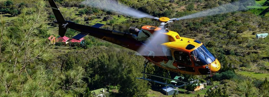 Depuis St Pierre, survol en hélicoptère des 3 cirques de la Réunion