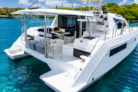 Cartagena: Private Luxury Catamaran Charter by Duration Barú Island Premium Escape • 6H