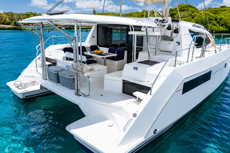 Cartagena: Private Luxury Catamaran Charter by Duration Barú Island Premium Escape • 6H