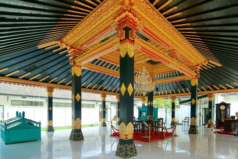 Visite à pied de Kraton et Taman Sari, avec atelier batik en optionKraton et Taman Sari