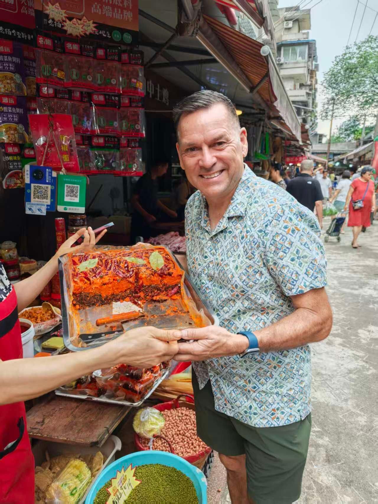Chengdu wie ein Einheimischer: Markt-Foodtour + alte Traditionen