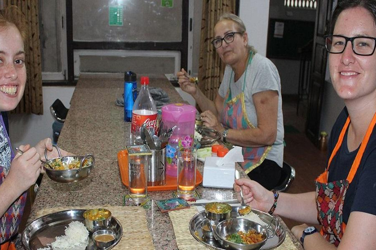 Kuchnia nepalska w Pokharze: Lekcje gotowania Momos lub Dal BhatNepalskie przygody w kuchni: lekcje gotowania Momos lub Dal Bhat