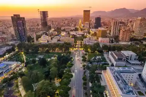 Tirana: Highlights Rundgang zu historischen Juwelen