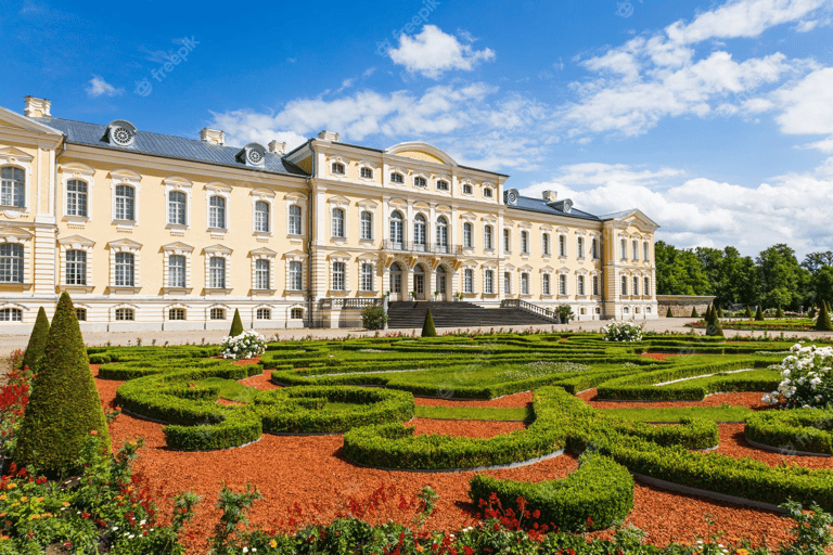 Tour privado de castillos desde Riga:Rundale, Bauska+Cuesta de la CruzVisita privada a un castillo desde Riga: Rundale y Bauska