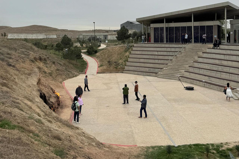 火与能量之地：火神殿、燃烧的山和 I LOVE BAKU 照片体验火与能量之地：火焰寺、燃烧的山脉和 I LOVE BAKU 摄影体验
