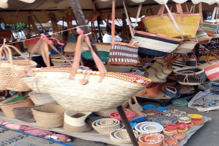 (Nairobi) Compras de recuerdos y tour de medio día histórico