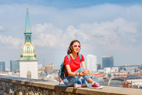 Tour privado a pie por el casco antiguo de Bratislava con crucero por el Danubio