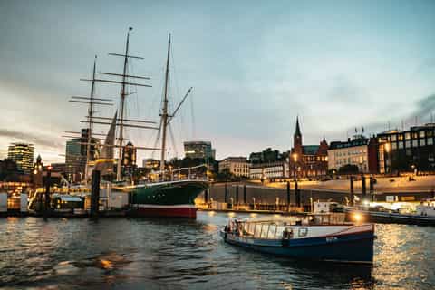 Hamburg: Harbor Evening Lights Cruise