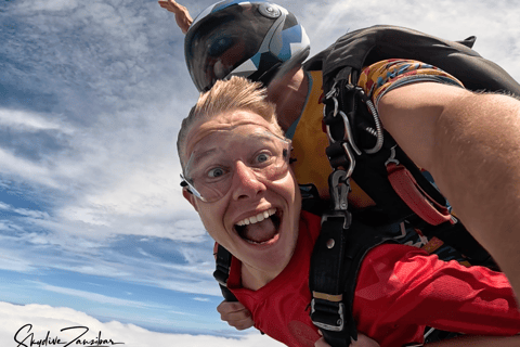 Skydive Zanzibar - Fallskärmshoppning med tandemSkydive Zanzibar