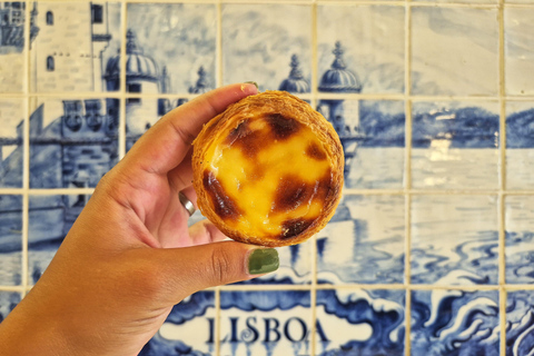 Tour gastronómico em pequenos grupos em Lisboa: coma e beba como um localTour gastronómico com guia inglês
