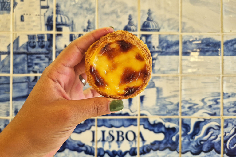 Tour gastronómico em pequenos grupos em Lisboa: coma e beba como um localTour gastronómico com guia inglês