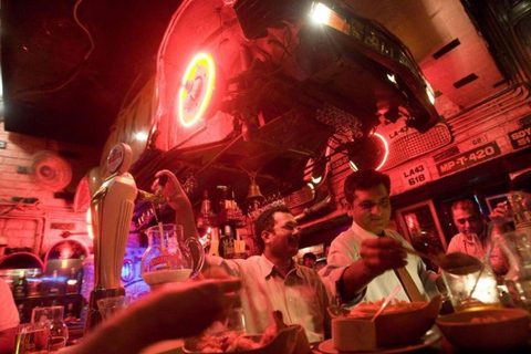 Experiencia guiada de pubs en Delhi: camina, bebe y repiteExperiencia guiada por los pubs de Delhi: camina, bebe y repite