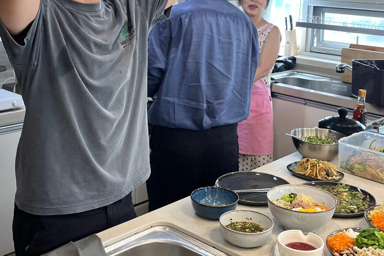 Busan: Korean Home Cooking Class & Market Tour with Meal Join in