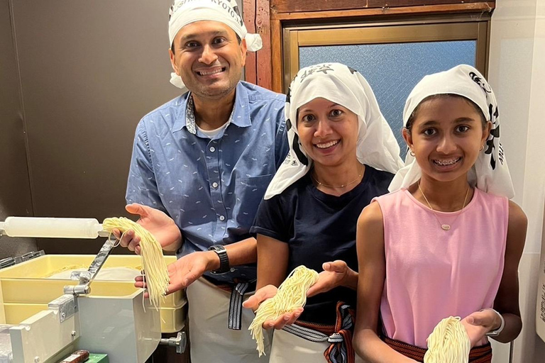 Experiência particular de fazer macarrão ramen em KyotoExperiência de fazer macarrão ramen em Kyoto