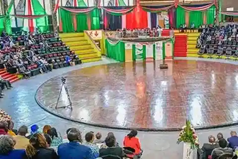 Desde Nairobi: Excursión y Espectáculo de Danzas Culturales Bomas de Kenia.