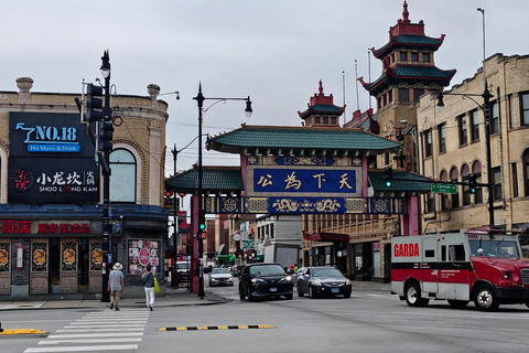 Chicago: Water Taxi Cruise & Chinatown Walk