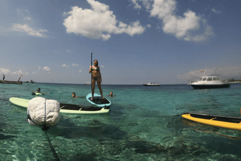 Gili Trawangan: SUP-paddleboarden bij zonsopgang met dronefotoGili Trawangan: Stand-up paddle met drone-opnames en gids