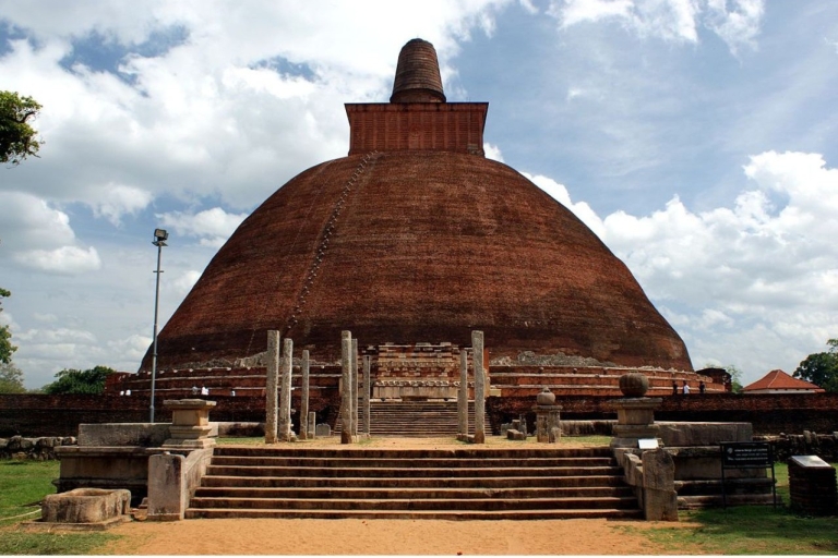 D'Anuradhapura : l'ancienne ville d'Anuradhapura en tuk-tukDe : Anuradhapura Ancienne ville d'Anuradhapura en Tuk-Tuk
