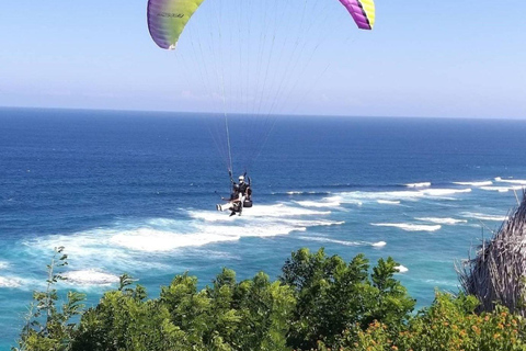 Tandem-Paragliding-Erlebnis mit HoteltransfersTandem-Gleitschirmfliegen mit Hoteltransfers für bis zu 9 Personen