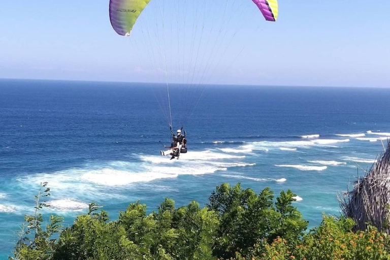 Tandem-Paragliding-Erlebnis mit HoteltransfersTandem-Gleitschirmfliegen mit Hoteltransfers für bis zu 9 Personen