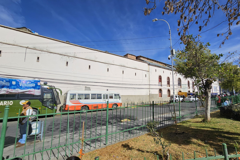 La Paz: Stadstour Klassiek + Telefericos + Maanvallei Halve Dag