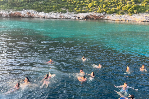 Dubrovnik: Sunset Boat Party with DJ and Welcome Shot