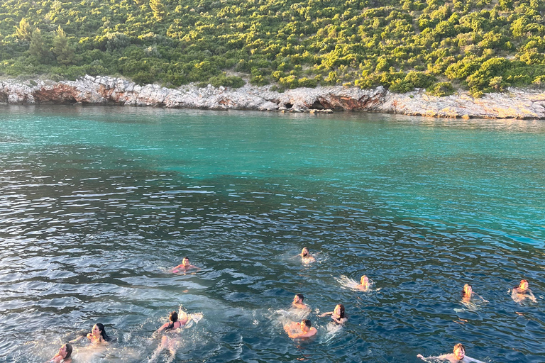 Dubrovnik: Sunset Boat Party with DJ and Welcome Shot