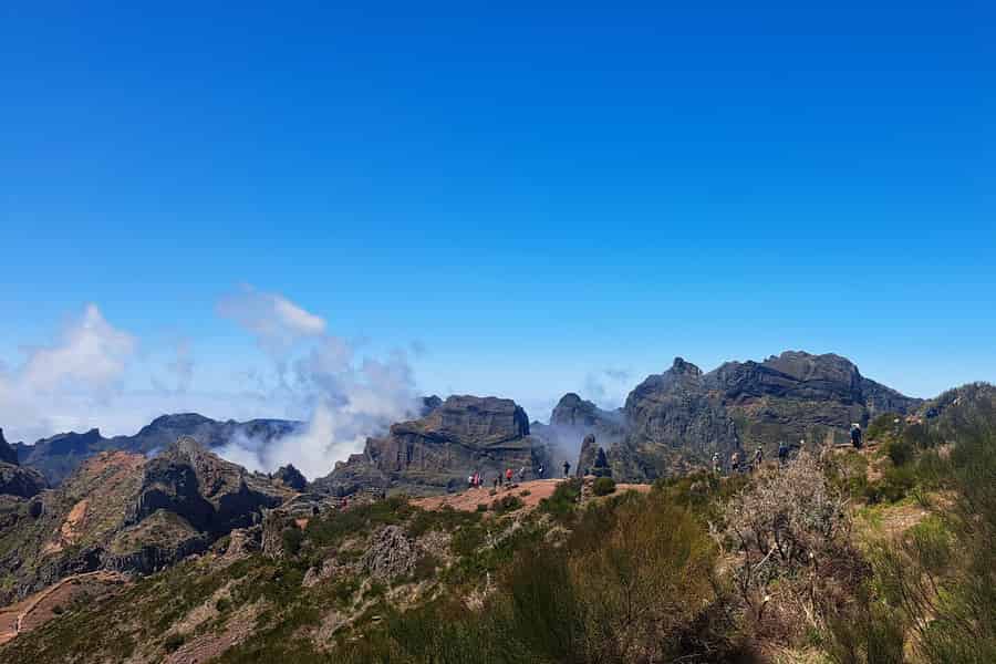 PR1 Geführte Wanderung vom Pico do Arieiro zum Pico Ruivo. Foto: GetYourGuide PR1 Geführte Wanderung vom Pico do Arieiro zum Pico Ruivo. Foto: GetYourGuide