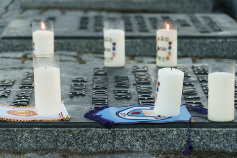 Cracóvia: Auschwitz-Birkenau: Tour guiado de melhor qualidade e serviço de buscaTour guiado com serviço de busca no hotel