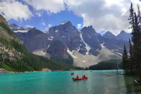 From Dead Man's Flat/Canmore: Lake Louise & Moraine Lake …