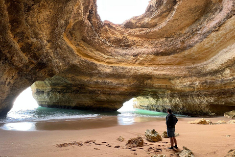 Da Lisbona: Tour di un giorno alla scoperta dell&#039;Algarve, della Grotta di Benagil e di Lagos