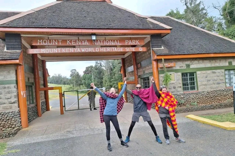 Von Nairobi aus: Mount Kenia 4-tägiges Wanderabenteuer