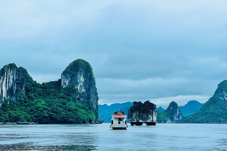 From Hanoi: Full-Day Visit to Halong Bay Group Tour (max 15 pax/group)